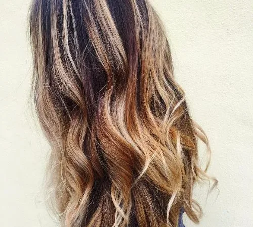 long wavy hair with caramel balayage highlights