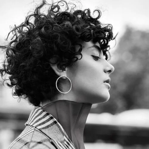 Short effortless hairstyle for naturally curly hair with bouncy texture