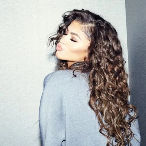 zendaya hairstyles for curly hair