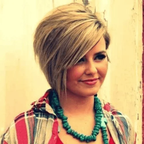 Stacked Haircut for Round Face