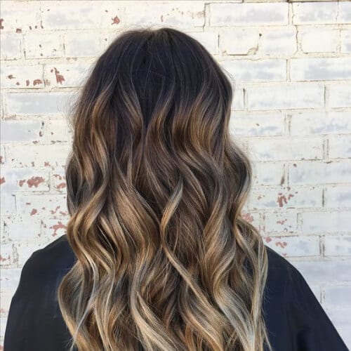 loose waves chunky brown hair with blonde highlights
