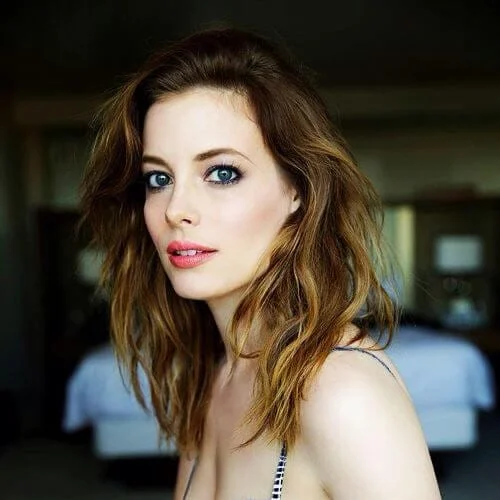 messy lob brown hair with blonde highlights