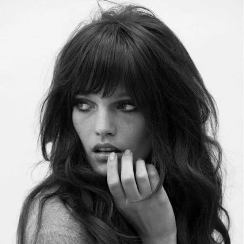 beach waves long hair with bangs