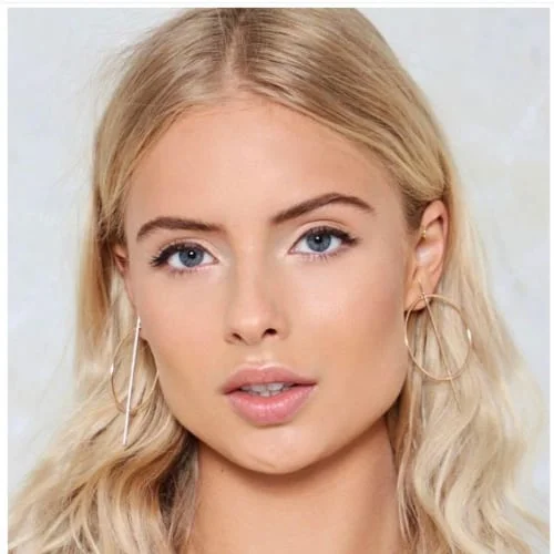 beach waves middle part blonde hairstyles