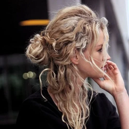 curly blonde hairstyles