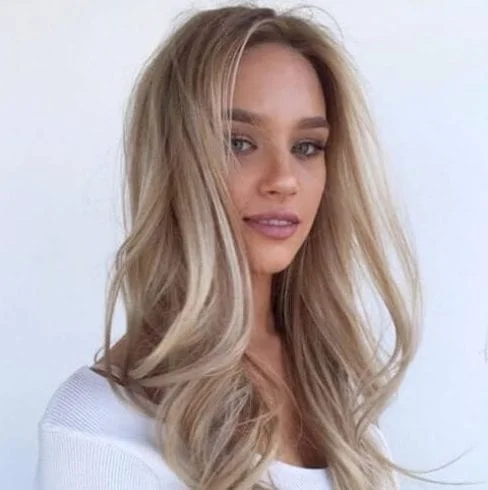 Noisette blonde balayage with hazelnut tones - autumn blonde hair color with vanilla highlights