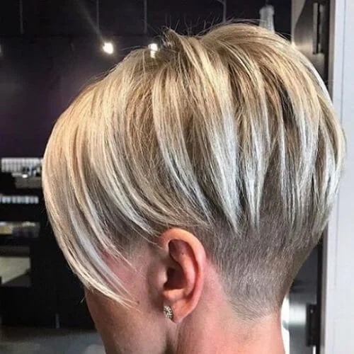 sandy blonde short hair with highlights