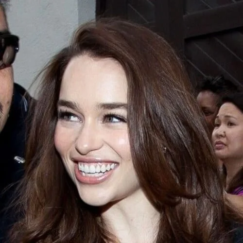 emilia clarke chestnut hair color