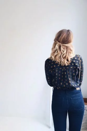 Center Parted & Wavy Half Up Hair