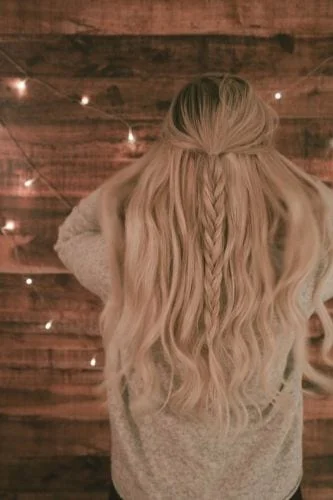 Half up half down hairstyle with fishtail braid for long wavy hair - perfect for fall styling