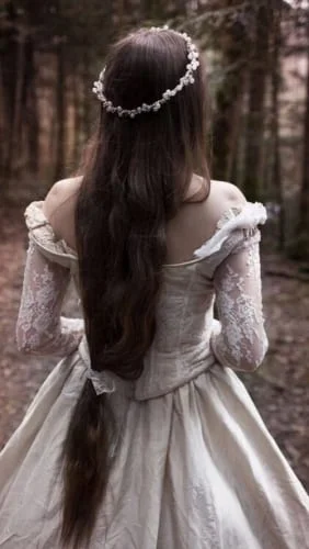 romantic heroine dress and hair