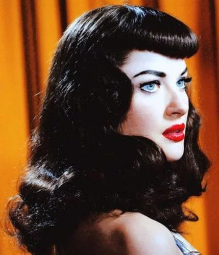 The Blunt Fringe - the 40s Pin-Up Style