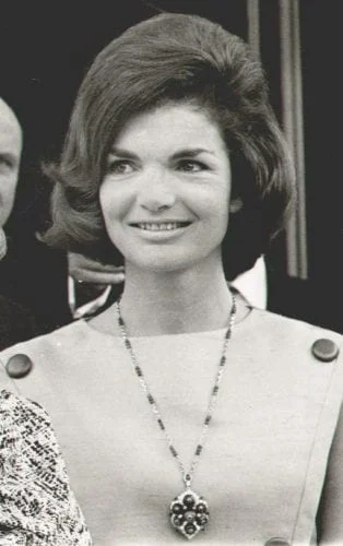 The Jackie O. Bouffant - the 60s Style
