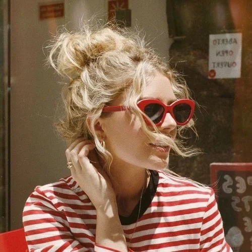 Perfect messy bun hairstyle with face-framing pieces - effortless updo for casual chic styling