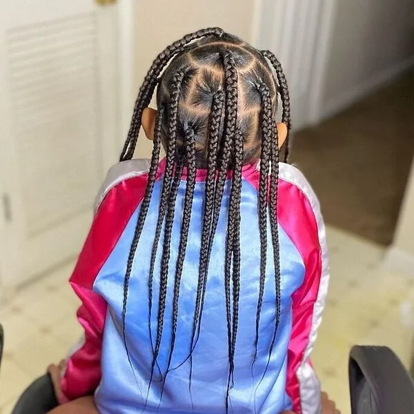 Large knotless braids with weave - protective braided hairstyle with natural-looking hairline