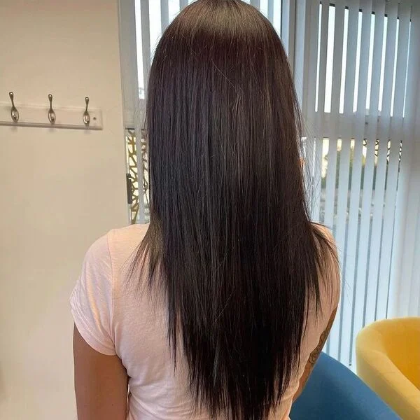 a woman wearing pink shirt.