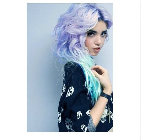 Emo Curly Hairstyle for Girls