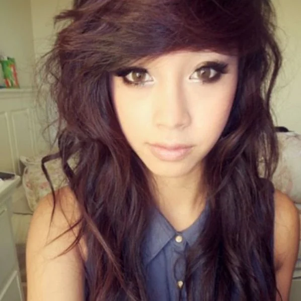 Natural color emo hairstyle for girls