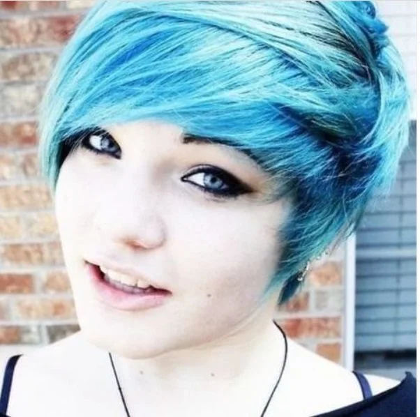 blue emo short hairstyle for girls