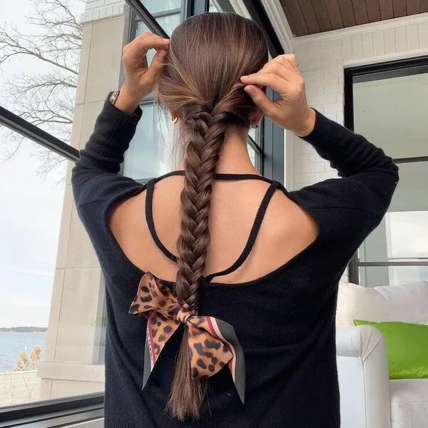 A woman wearing loose backless top